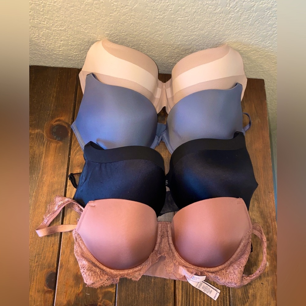 Lot of 4 Victoria Secret bras 32DD